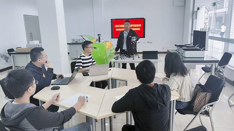 本科及以上学历：100分