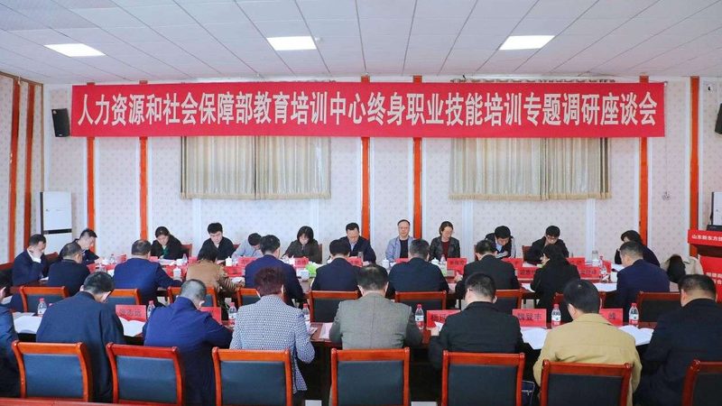 根据我国相关法律法规，焊工培训的年龄限制如下：