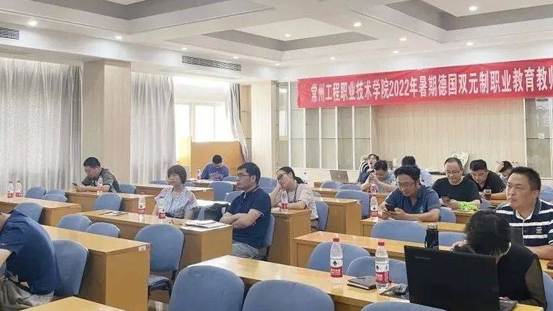 注册消防工程师培训的收费标准通常由以下几个部分构成：